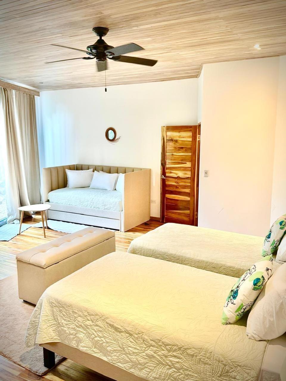Iluminar Beachfront Suites Nosara Exteriör bild